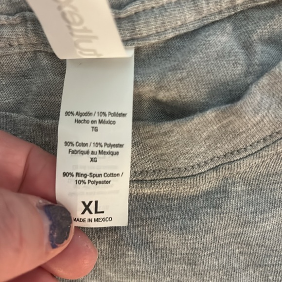 ⬇️ FINAL MARKDOWN! ⬇️ Friends Pivot Couch Scene Cartoon Tee - Picture 4 of 4